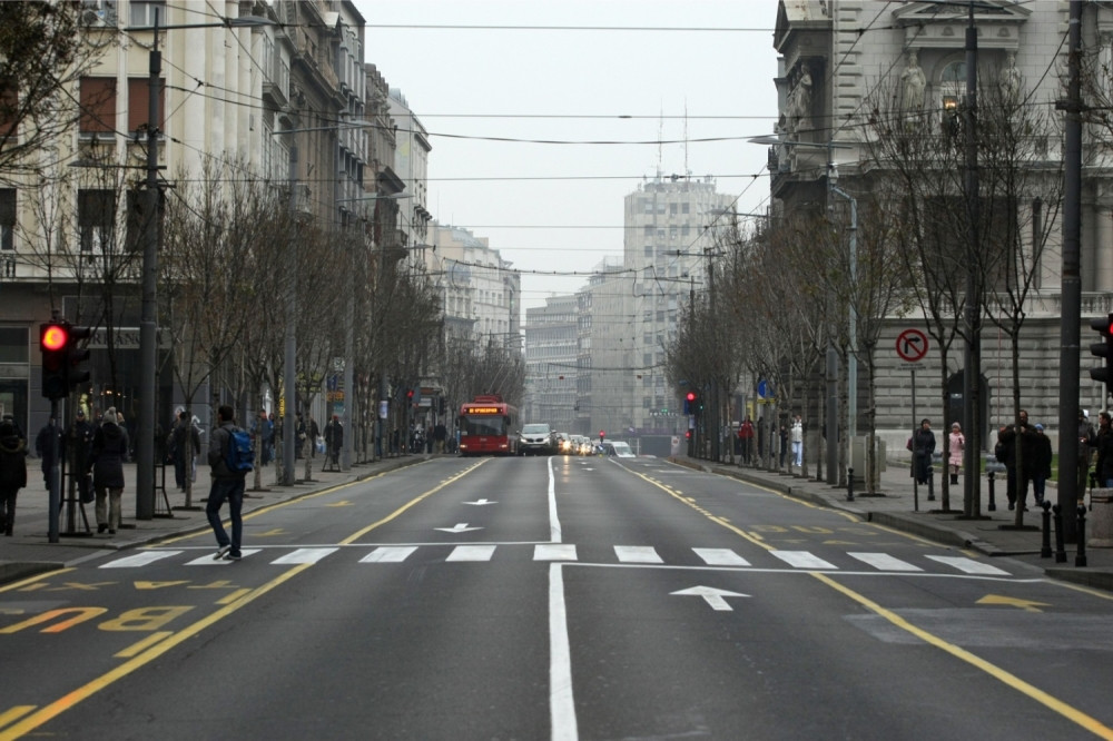 Evo kada smete da NAGAZITE GAS ako neko PRELAZI PREKO PEŠAČKOG PRELAZA