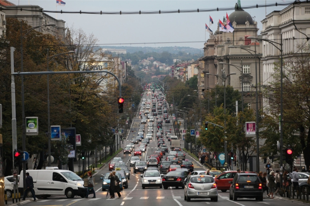 LJUDI, POŠTO GLAVA?! Svakog meseca 2.000 kazni za prekršaj zbog kog može da se izgubi život!