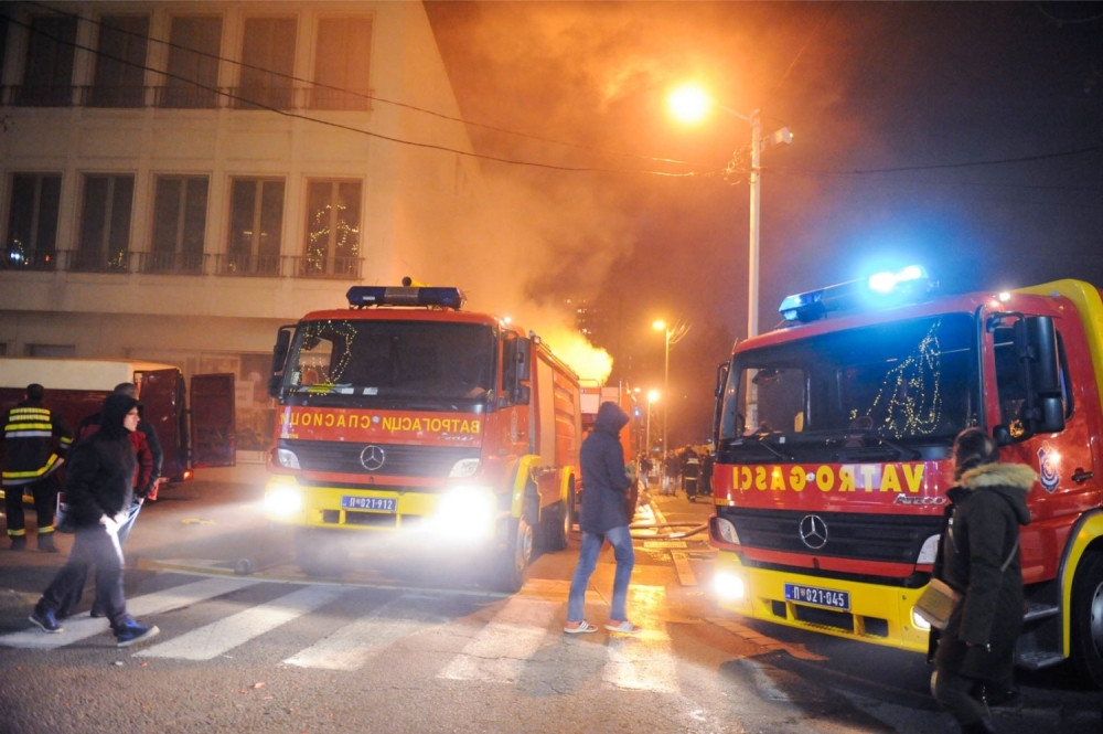 Hteli da ga zapale u kolima zato što nije platio reket