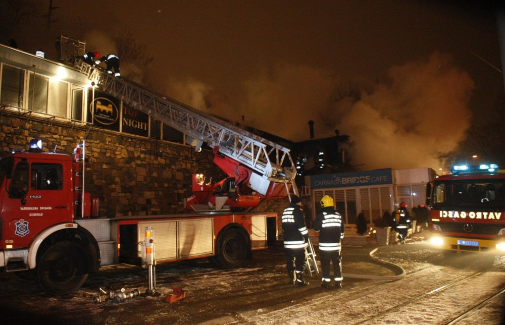 Vatra zahvatila nekoliko hektara! Vatrogasci ne mogu da priđu, a to nije jedini problem (VIDEO)