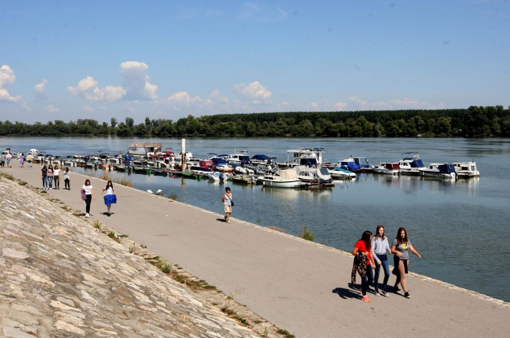 Otac i ćerka pali sa litice na Zemunskom keju