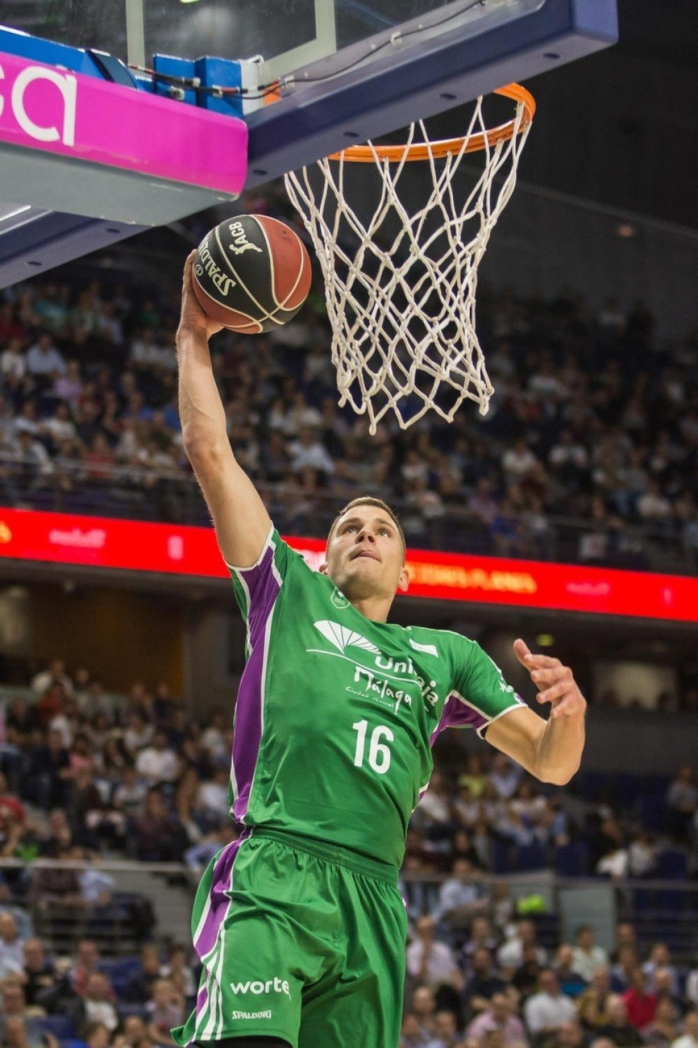 Srpski košarkaš prelazi u manekene