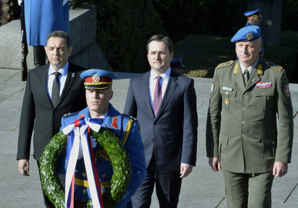 Selaković i Vulin položili vence na Avali