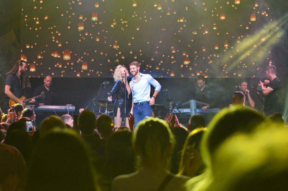 Lepa Brena ponovo osvaja svet!