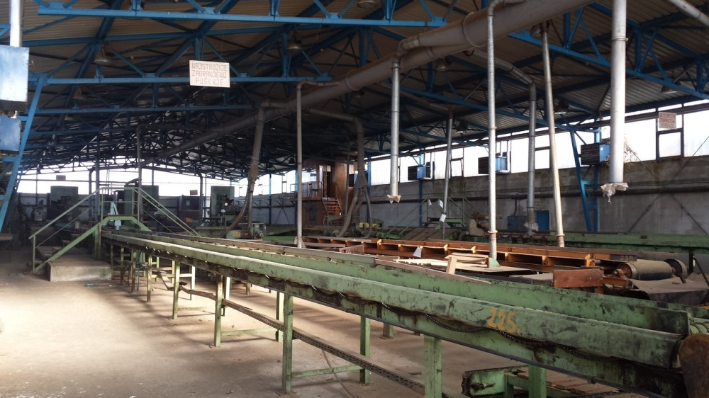 Uhapšeni dok su krali krov fabrike