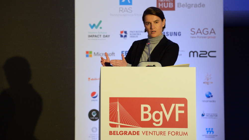 Brnabićki se danas svi smejali, a evo i zašto!