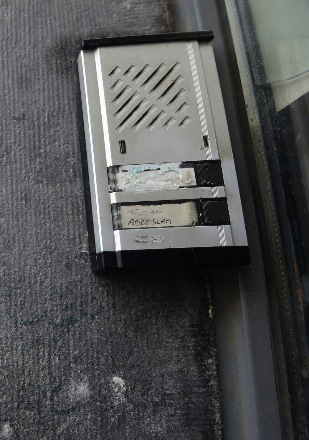 ANKETA~Zvonio komšijama na interfon i pustio ih da međusobno pričaju (VIDEO)