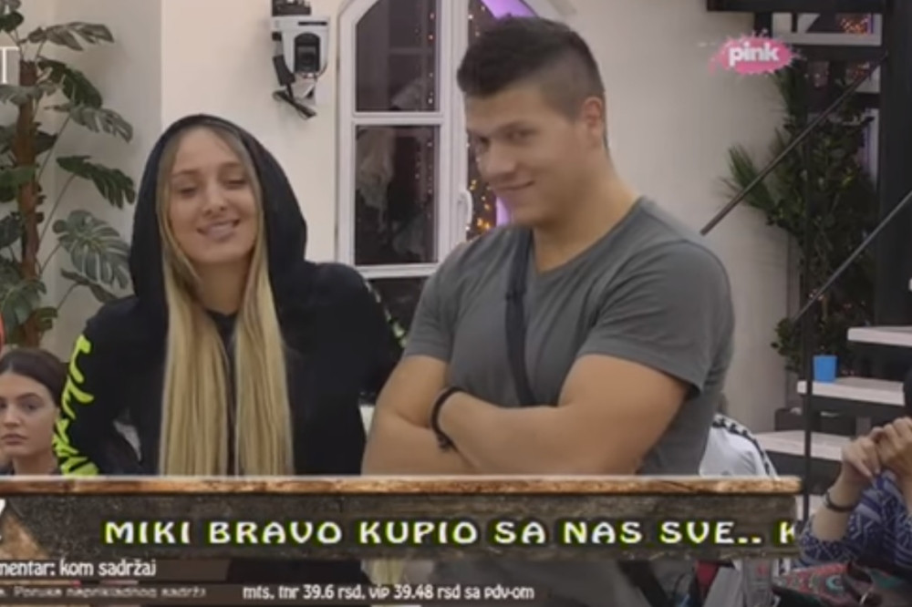 Sloba Luni zavukao ruku u međunožje (18+)