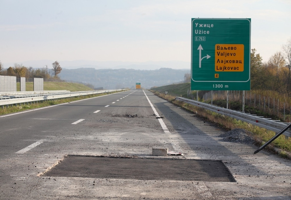 Uklanjaju znakove sa puta Ub-Lajkovac