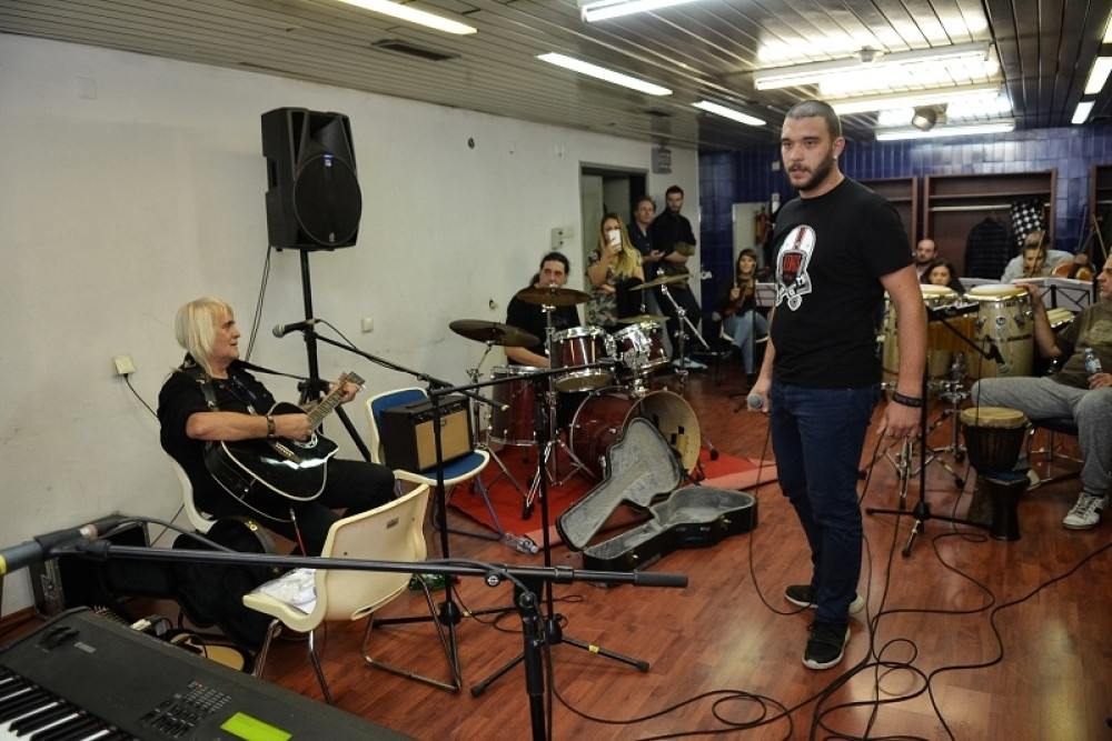 On će deliti binu sa "Ribljom Čorbom"