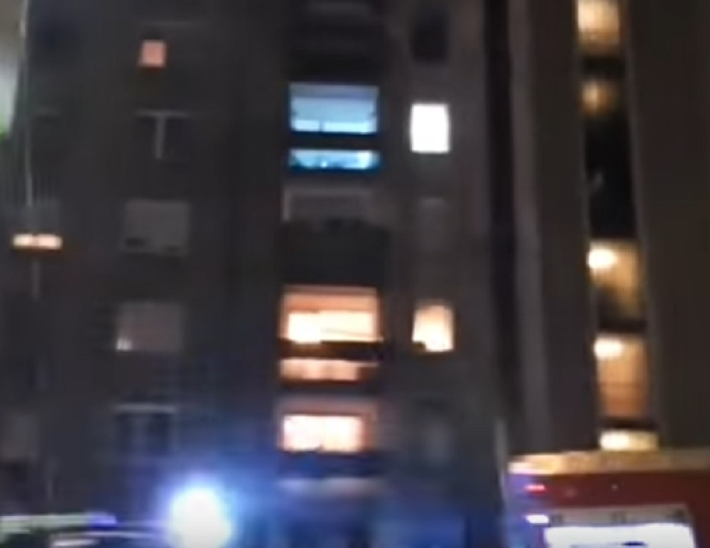 Gori zgrada, zarobljeni stanari