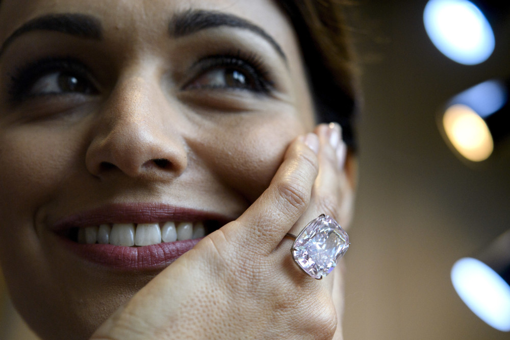 Kada čujete šta je to što svaki znak treba da nosi u džepu da privuče NOVAC, LJUBAV I SREĆU, nećete se ODVAJATI od njega!