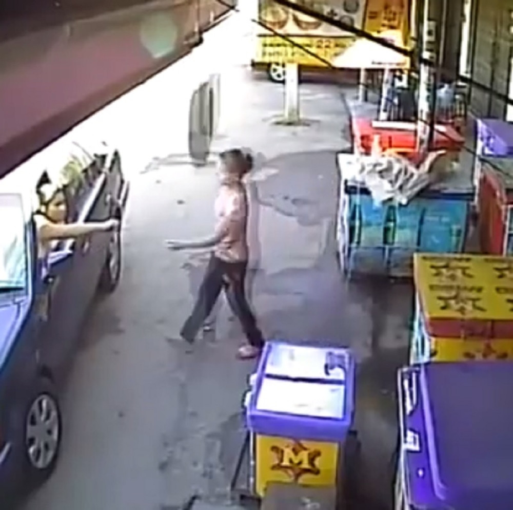 Točak doleteo niotkuda i umalo pregazio ženu