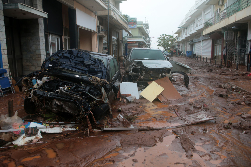 Najmanje 15 mrtvih i 17 povređenih u poplavama u Atini! (FOTO)