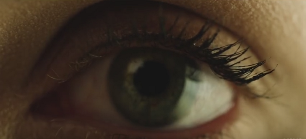 Deset dana je svrbelo oko, a onda je iz njega izvadila ovo