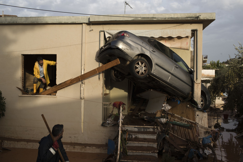 Poplave u Atini odnele 16 života