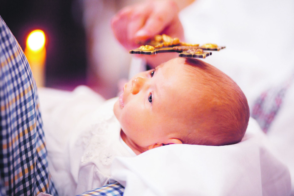 Evo kada majka ne sme da prisustvuje ovom činu, kada bebu ne mora da krsti sveštenik, i kako gozbom možete navući prokletstvo!