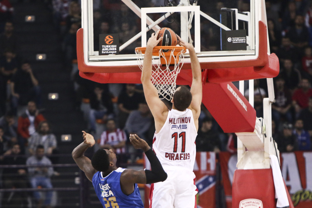 Milutinov oplavio plavu Zvezdu!