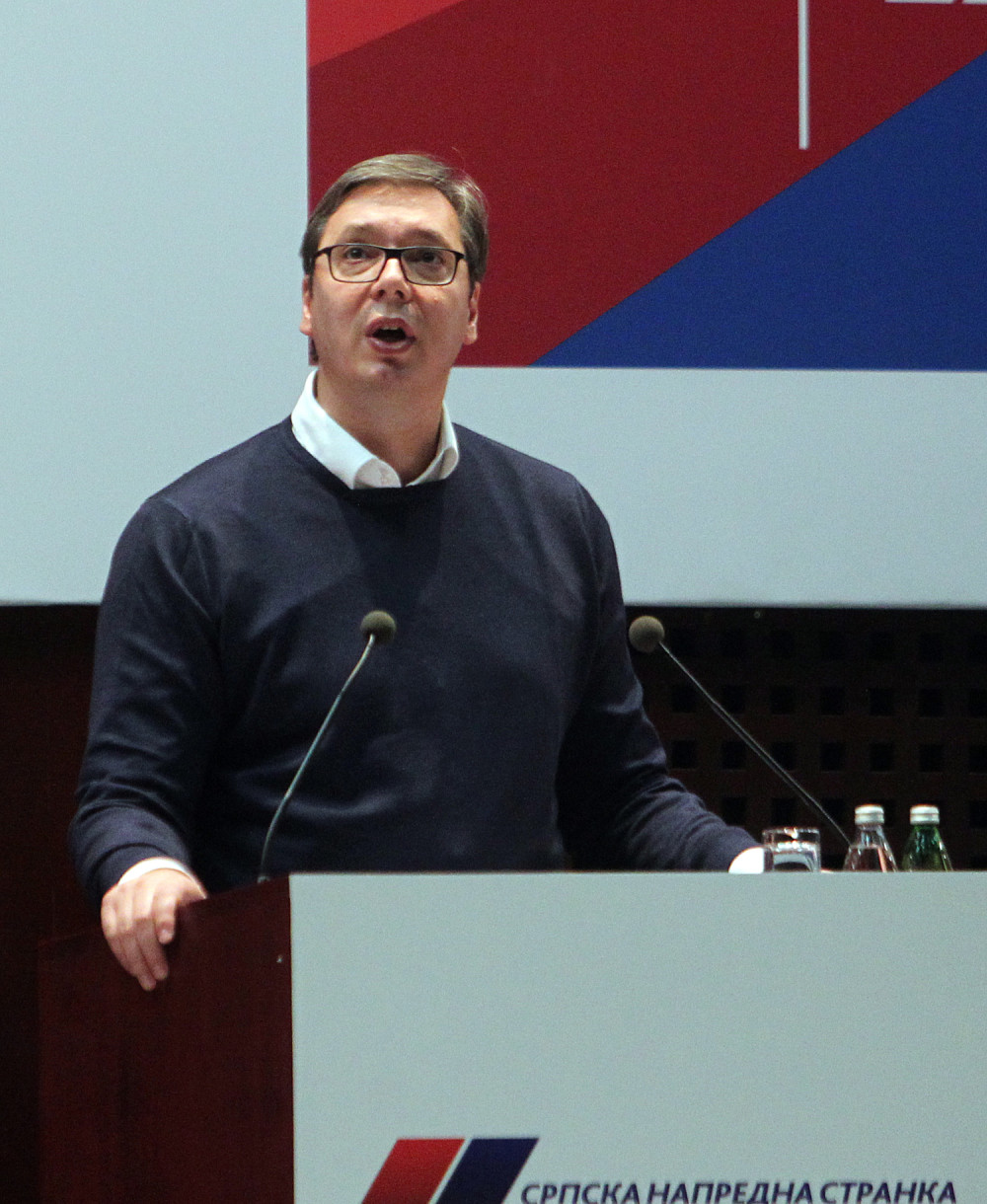 Vrh SNS pritiska Vučića!
