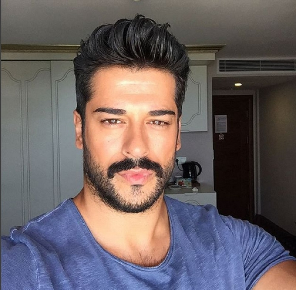 Bali beg novom objavom srušio internet: Glumac žene bacio u trans! (FOTO)