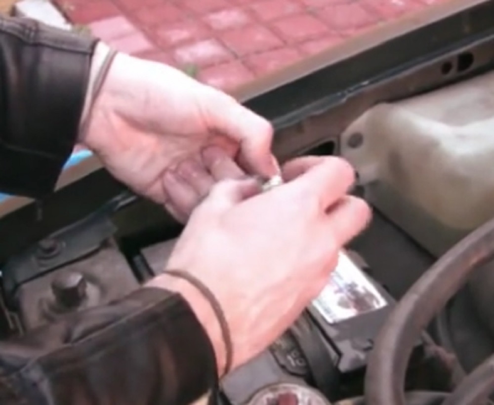 Ako vam se isprazni akumulator, ovako ga napunite