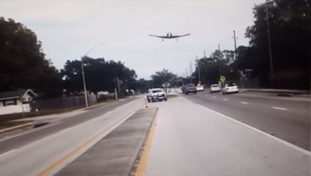 Kamera snimila pad aviona, zarotirao se i srušio