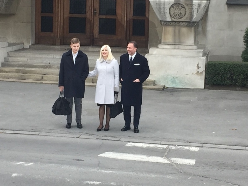 Zorana sekla kolač pre Novaka!