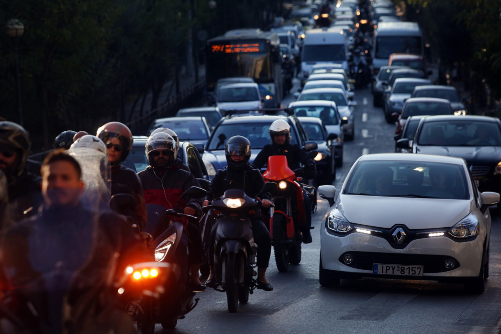 Štrajk radnika metroa, svi na posao krenuli kolima! (FOTO)