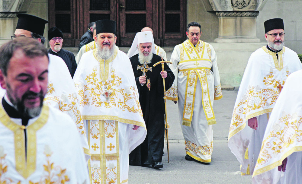 Irinej i vladike odaju počast Oliveru!
