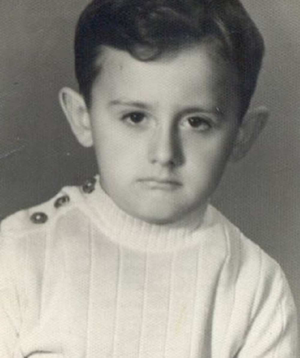 Ovaj dečak je nedavno napunio 54 godine