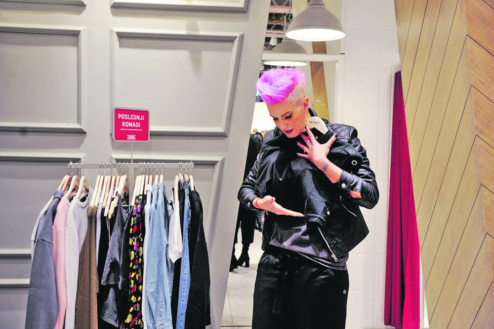 Tijana kupuje na sniženju!