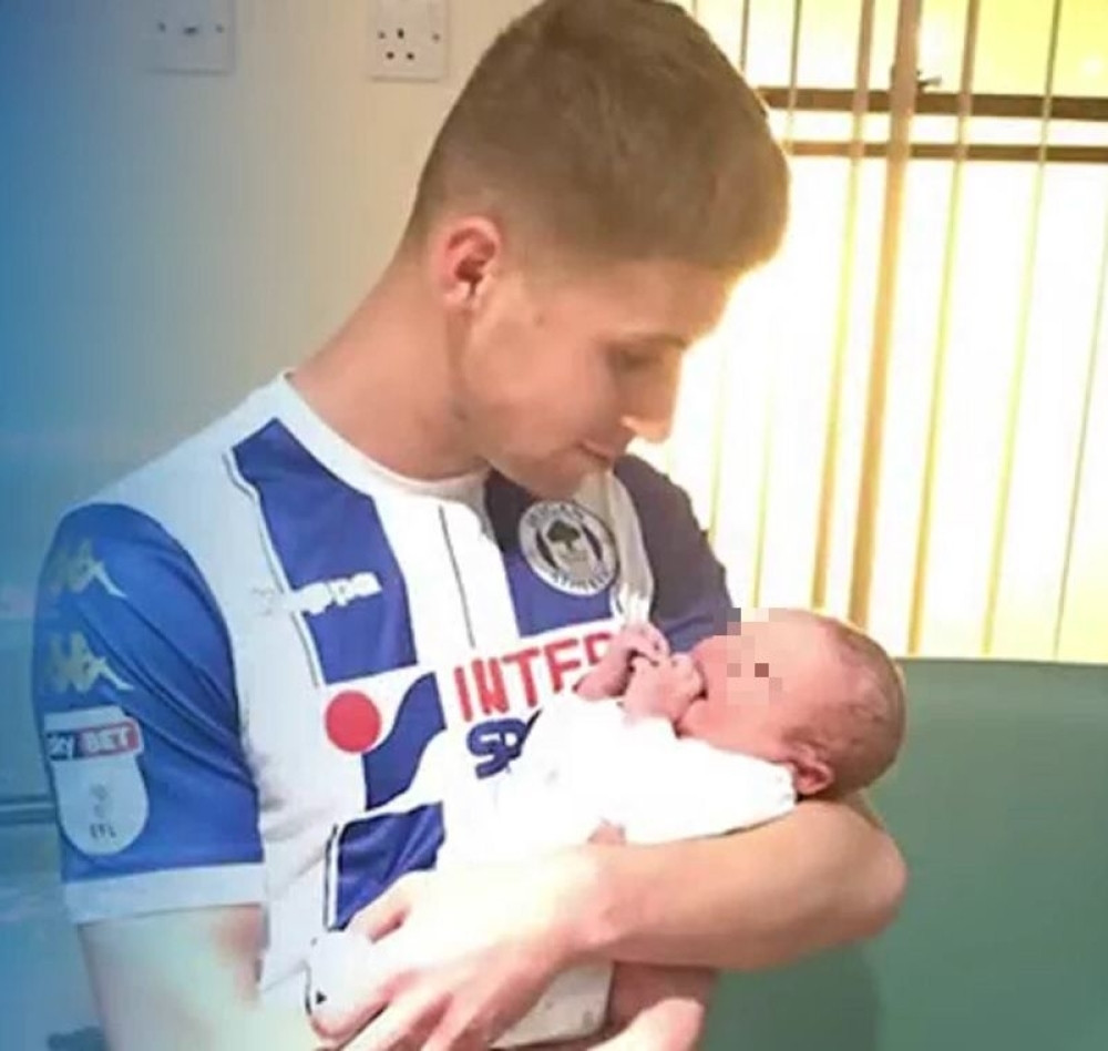 Dao dva gola, pa u dresu otrčao da vidi tek rođenog sina