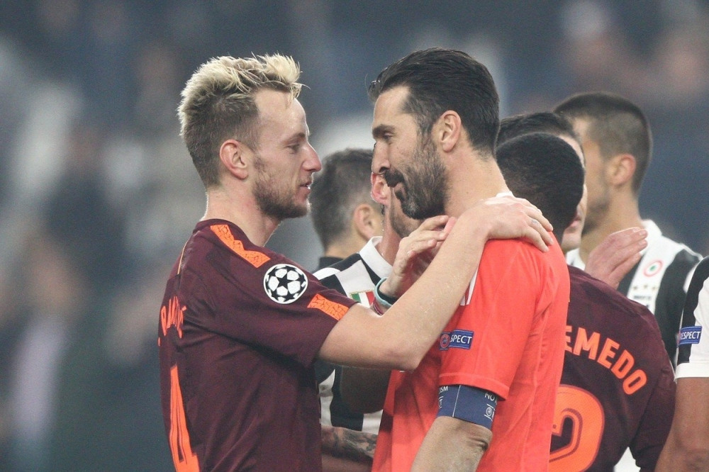 Rakitić: Điđi, idi umesto mene na SP! 
Bufon: Ivane, ne bih bio dobar vezista