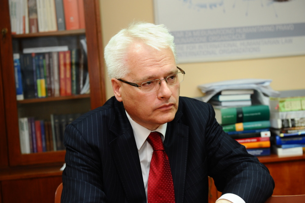 Josipović: Srbija ne može u EU, dok ne prizna Kosovo