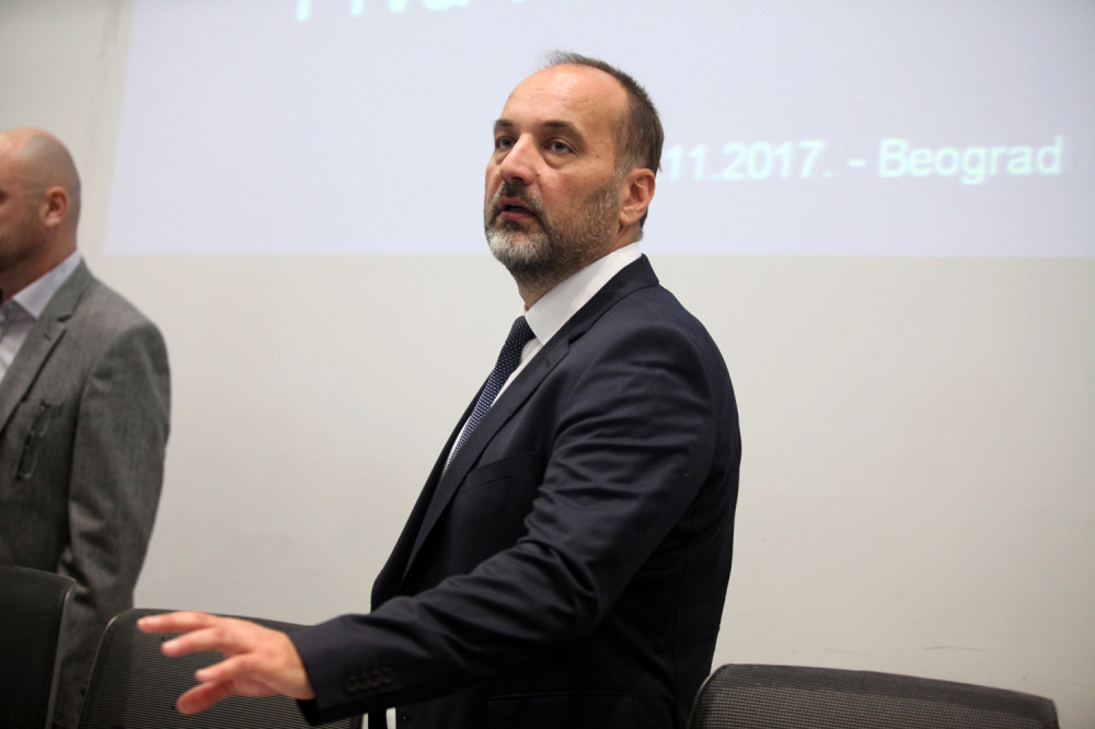 Saša, ti si mesečar!