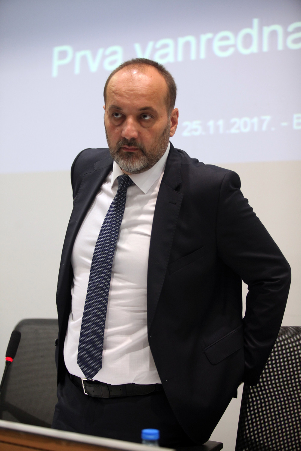 Saša, nemoralan si, išao si u Pećince da se slikaš!