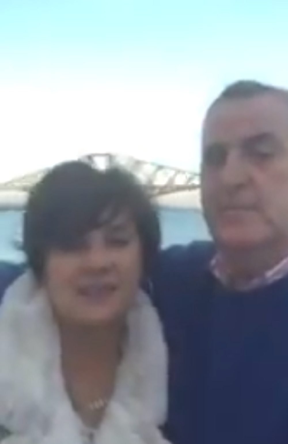 Hteli da naprave selfi, a ustvari snimili video! (VIDEO)