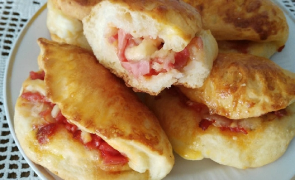 Preklopljena pica koja će vas oduševiti! (RECEPT)