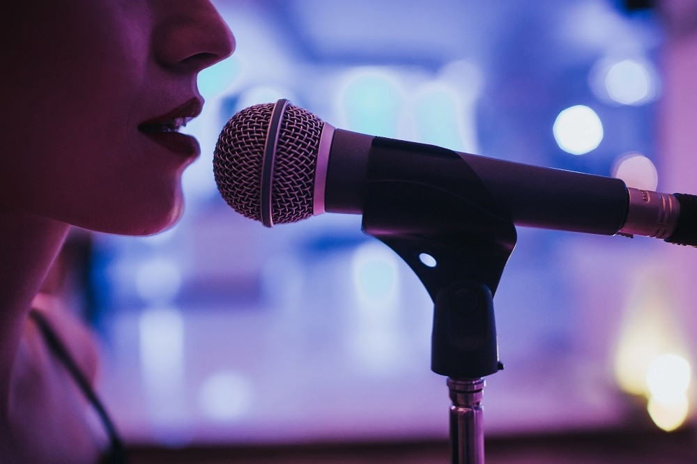 Poznata pevačica optužena za seksualno uznemiravanje!