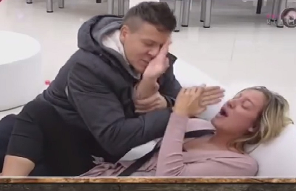 Luna dobila nervni slom kada je videla Slobu da se pipka sa pevačicom!