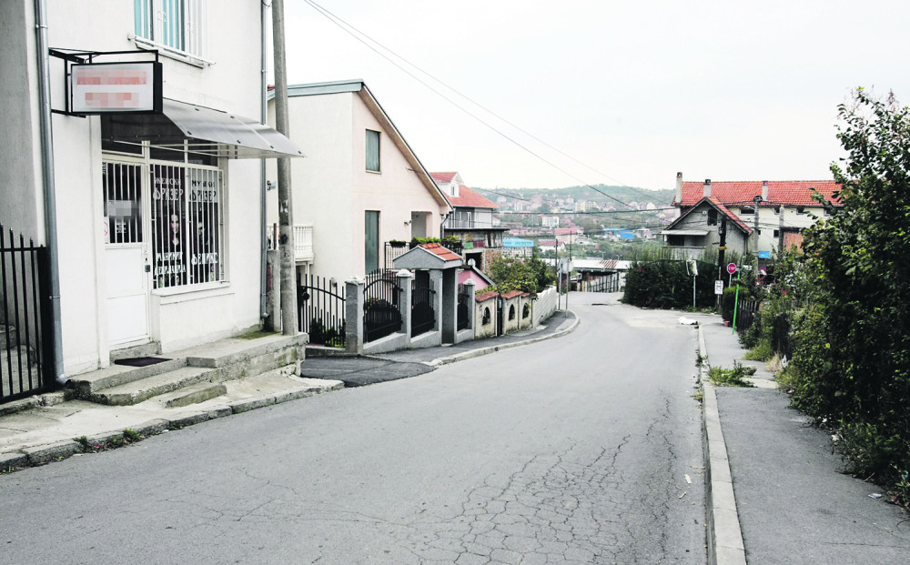 Detetu dali da prodaje drogu, pa ga oteli i mučili