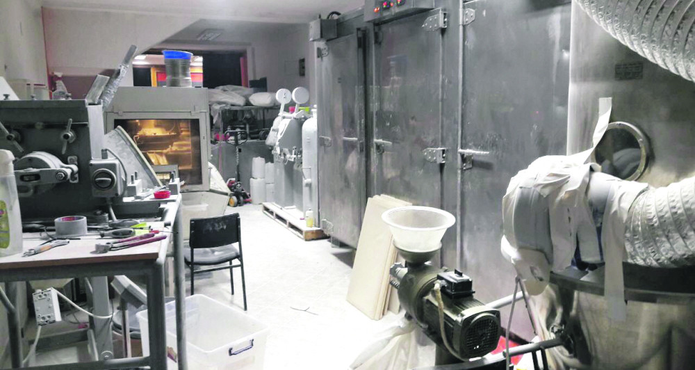 Otkrivene dve laboratorije metamfetamina, dve i po tone marihuane, oružje i 42 ljudske lobanje!