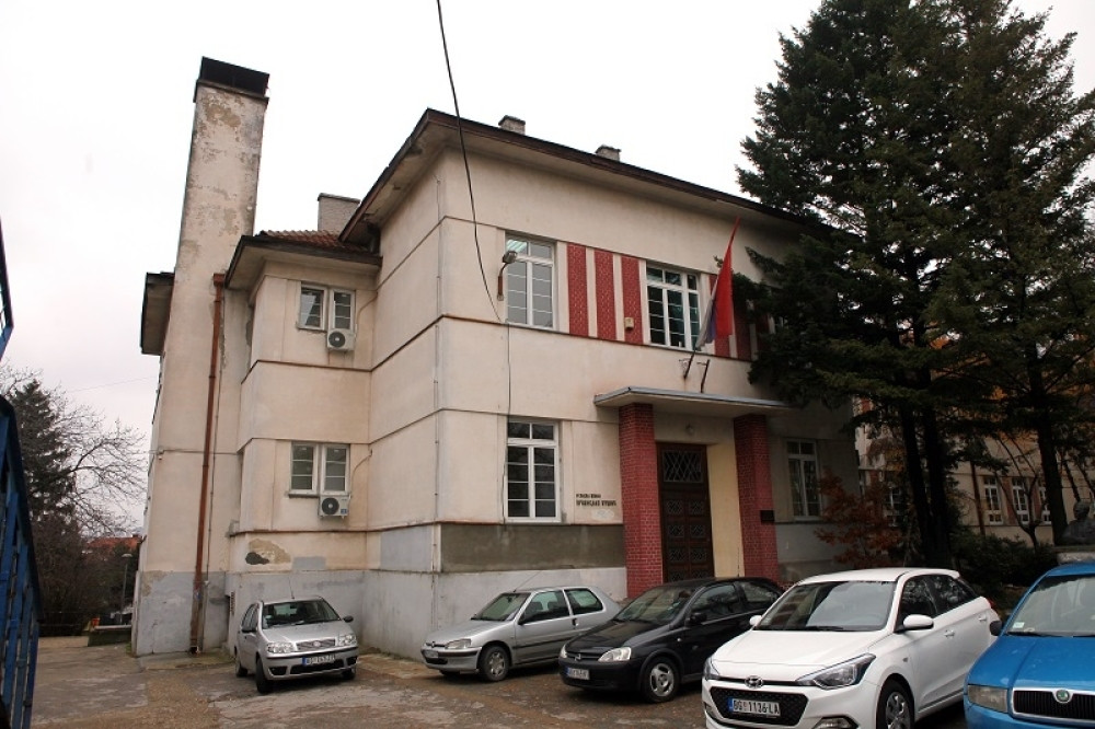 Dileri mesecima ubeđivali učenika da radi za njih