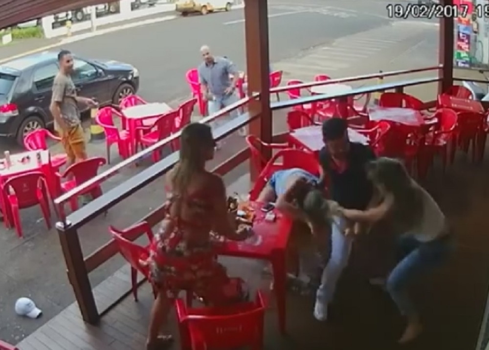 Uhvatila muža sa ljubavnicom, ono što je usledilo će vas šokirati!