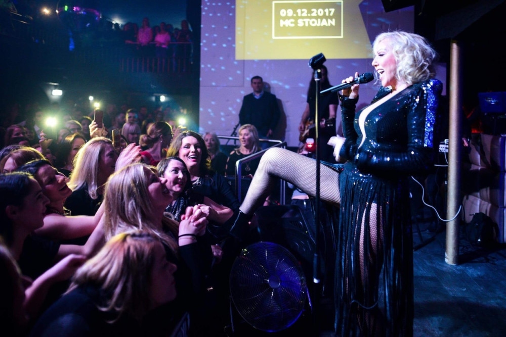 Lepa Brena zapalila Dizeldorf!