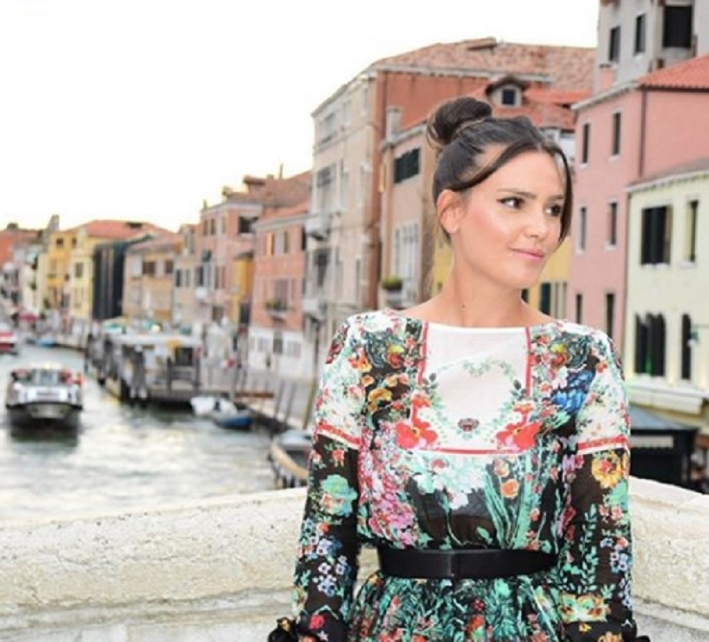 Pevačica Ana Bebić doživela traumu na nastupu, drugarica joj preminula na tragičan način! (VIDEO)