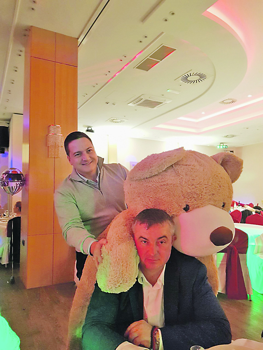 Dačić pevao na Bajatovićevom rođendanu!