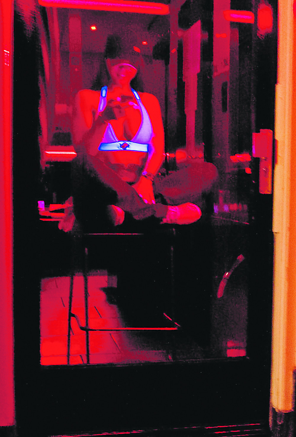 Spava i sa 30 muškaraca dnevno, a kod kuće je čeka muž