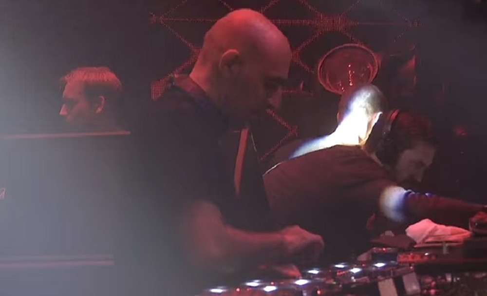 Len Faki ruši Berlinski zid!