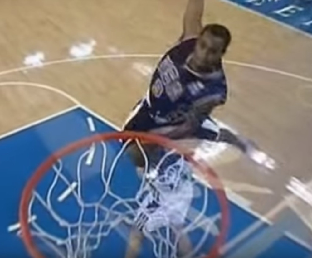 Sećate li se najbrutalnijeg zakucavanja svih vremena?